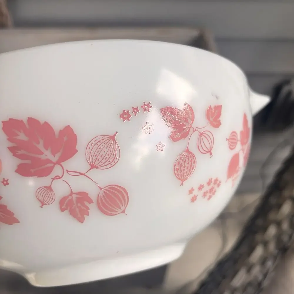 Vintage Pyrex 443 White & Pink Gooseberry Mixing Bowl 2.5 Qt Cinderella Nesting